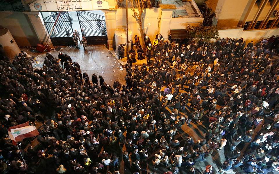 Λίβανος: Βίαια επεισόδια για δεύτερη συνεχόμενη νύχτα στη Βηρυτό (Videos) - Media