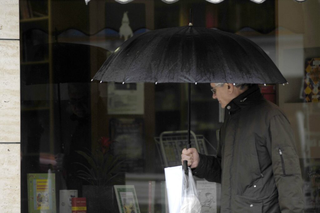 Βροχές στα νοτιοανατολικά ηπειρωτικά και στο Αιγαίο για την Τετάρτη - Πού θα κυμανθεί η θερμοκρασία - Media