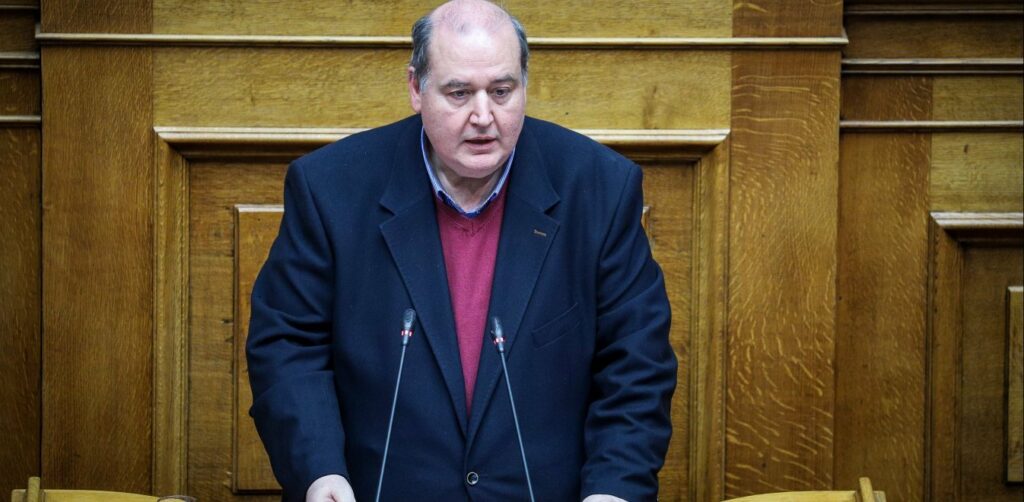 Φίλης σε Κεραμέως: Να αποσυρθεί η διάταξη για τα κολέγια (Video) - Media