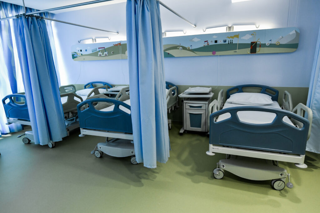 Μπαίνουν οι ιδιώτες στα νοσοκομεία - Κικίλιας: «Δημόσια δωρεάν αλλά όχι απαραίτητα κρατική υγεία»  - Media