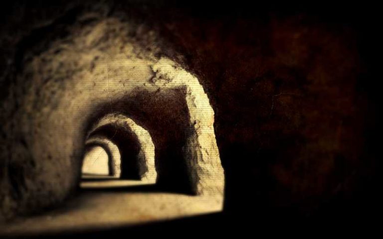 Μυστήριο στον Πειραιά το 1893: Η υπόγεια αρχαία δεξαμενή - Media