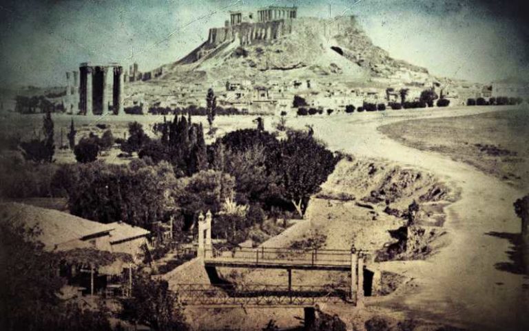 Βατραχονήσι, 1901: Το φάντασμα του καροτσέρη - Ασφάλιζαν τα ξύλινα μάνταλα οι νοικοκυραίοι - Media