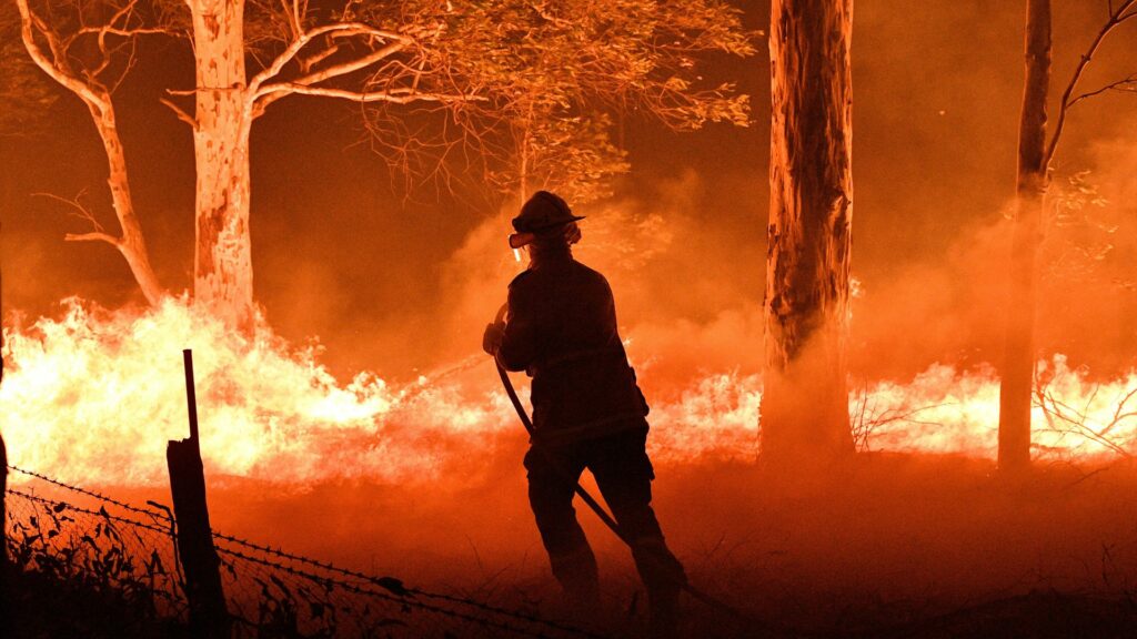 Αυστραλία: Δεν βοηθούν οι μετεωρολογικές προβλέψεις για τη μάχη κατά των πυρκαγιών - Media