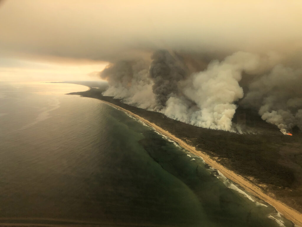 Ηλεκτρικές καταιγίδες και στρόβιλοι φωτιάς: Εφιαλτικά φαινόμενα στην Αυστραλία (Photos/Videos) - Media
