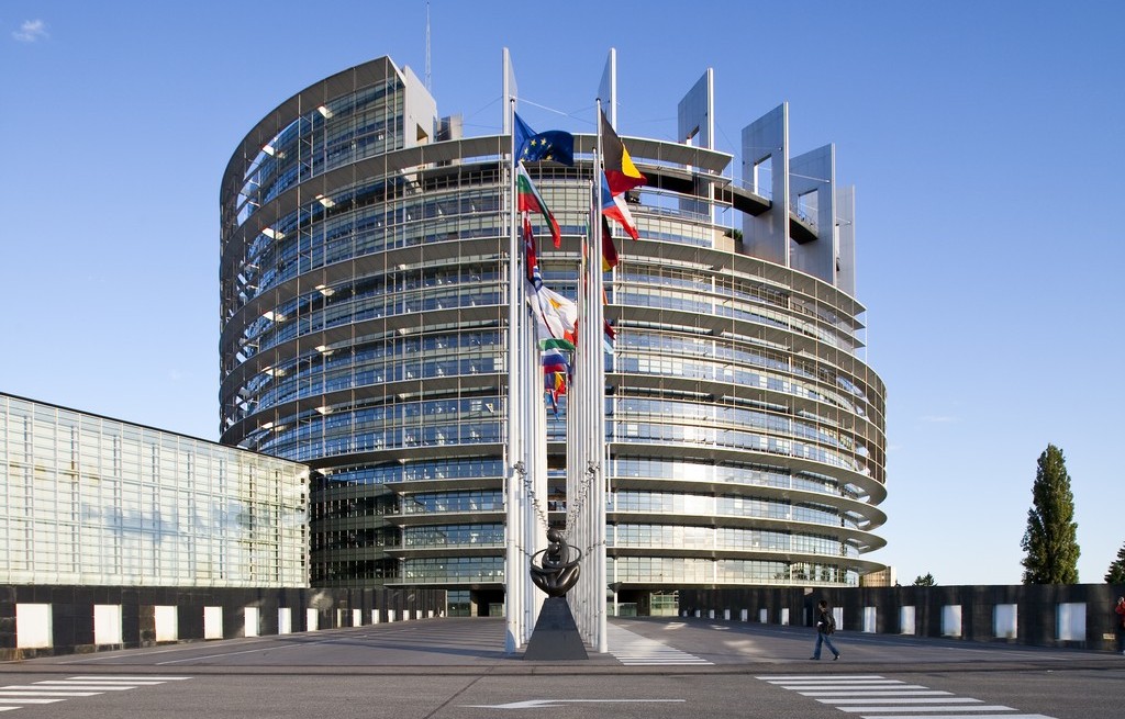 Brexit: Υποστέλλεται η βρετανική σημαία από το Ευρωπαϊκό Κοινοβούλιο (Photos) - Media