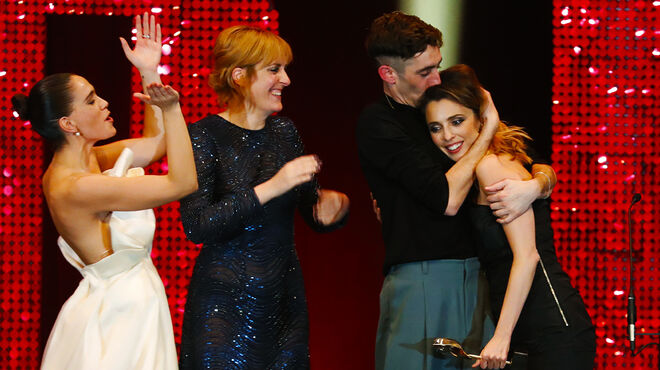 Το σέξι ατύχημα της ηθοποιού Θέλια Φρεϊχέιρο έδωσε... χαρά σε όσους το είδαν (Video) - Media