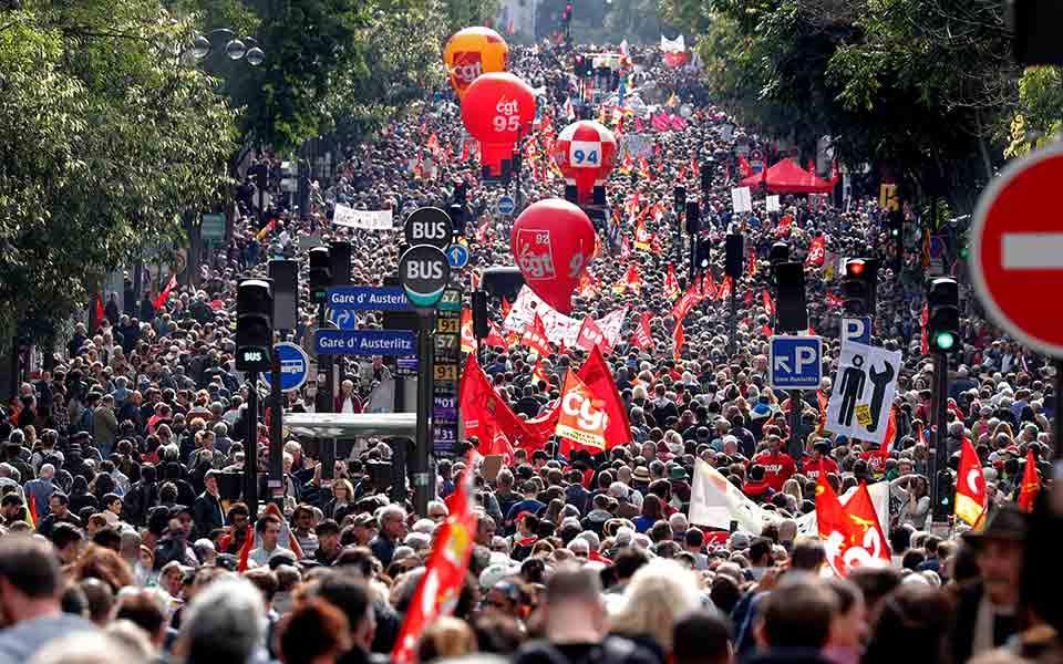 Θα συνεχιστούν οι απεργίες στη Γαλλία παρά τις υποχωρήσεις στο ασφαλιστικό - Media
