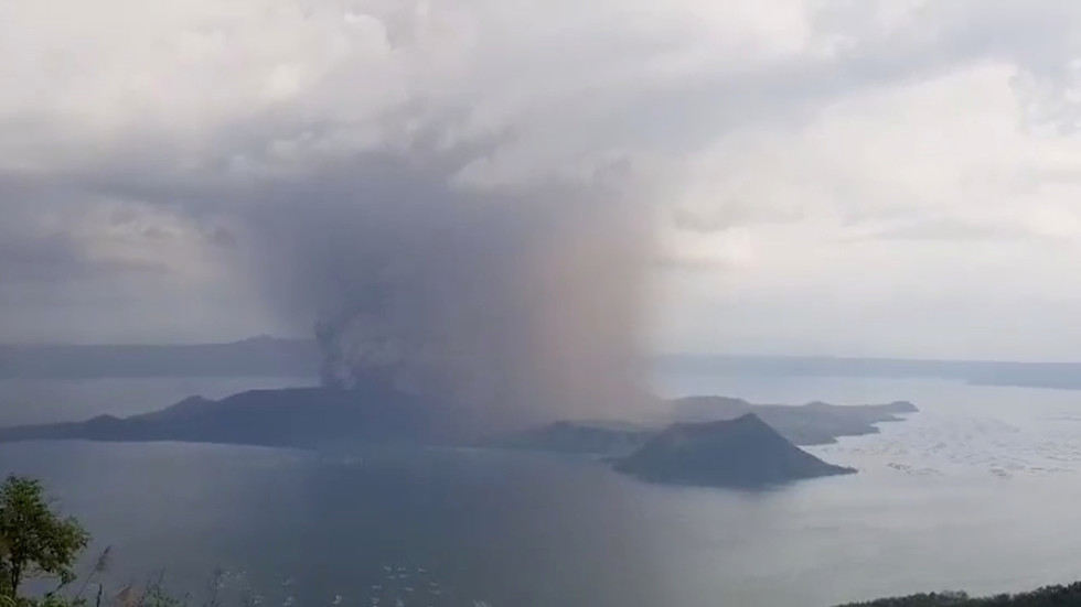 Έκρηξη ηφαιστείου στις Φιλιππίνες - Γιγαντιαία στήλη τέφρας με ύψος χιλιομέτρου (Photos/Videos) - Media