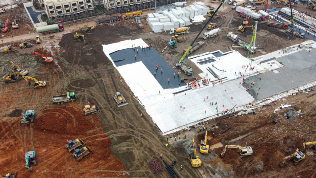 Κορονοϊός: Αργούν ακόμη τα δύο νοσοκομεία - Οι Κινέζοι έδωσαν... παρατσούκλια σε μπουλντόζες και εκσκαφείς! (Videos) - Media