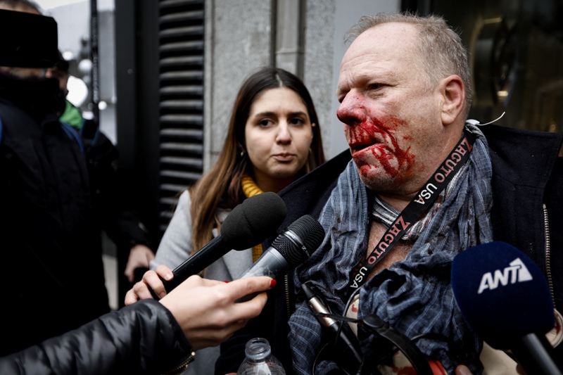 Άγριος ξυλοδαρμός δημοσιογράφου από ακροδεξιούς στο Σύνταγμα - Media