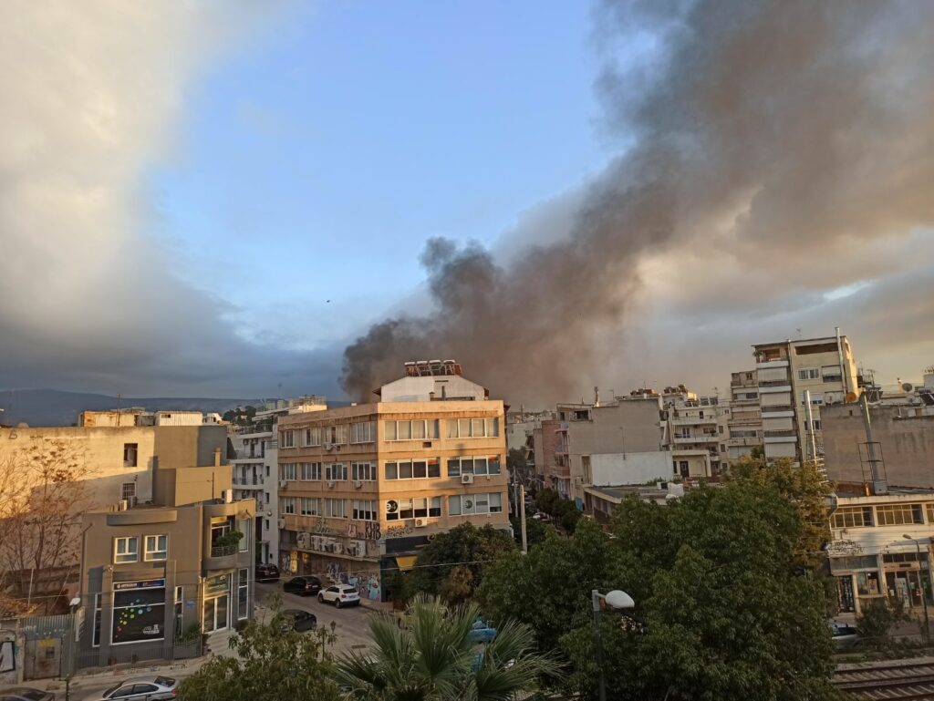 Πυρκαγιά στην περιοχή του Γκαζιού στην Αθήνα (Photos) - Media