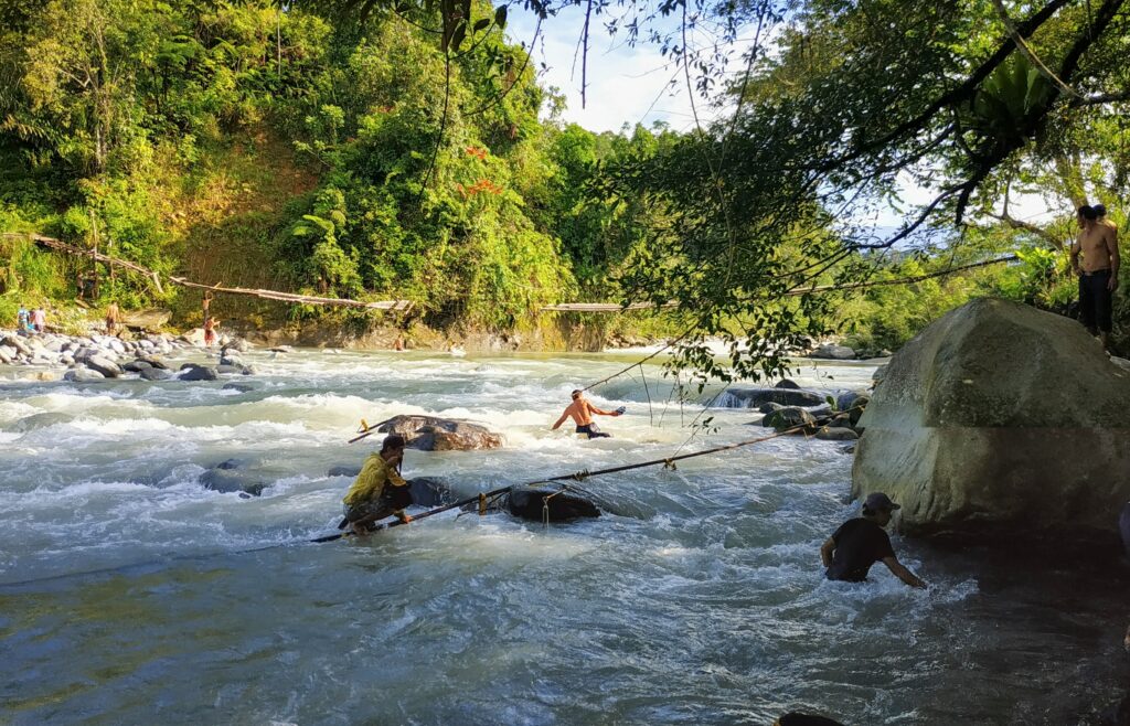 Ινδονησία: Κατέρρευσε πεζογέφυρα στην Σουμάτρα - Τουλάχιστον εννέα νεκροί (Photos) - Media