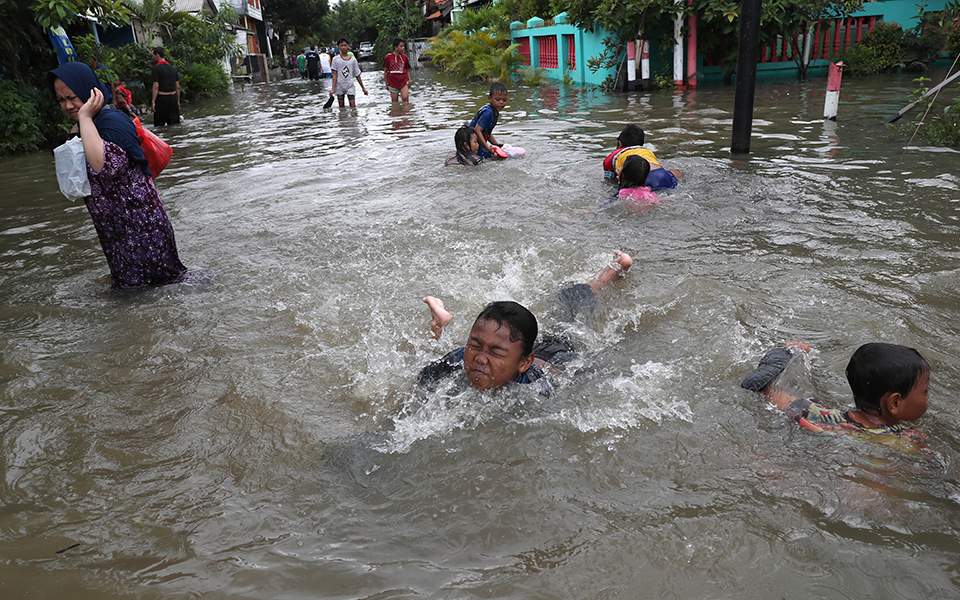 Ινδονησία: Τουλάχιστον 21 νεκροί εξαιτίας πλημμυρών στην Τζακάρτα - Media