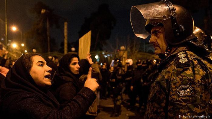 Ιράν: Οργή και διαδηλώσεις για την κατάριψη του Boeing - Καταγγελίες για χρήση όπλων κατά διαδηλωτών (Videos)  - Media