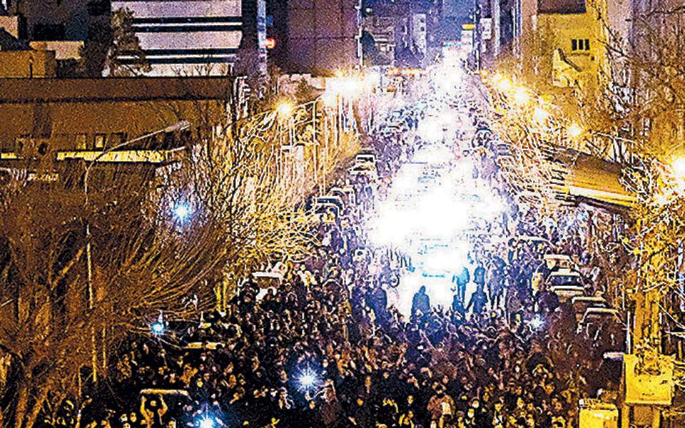 Καταπέλτης η Διεθνής Αμνηστία για Ιράν: «Πολλοί διαδηλωτές τραυματίστηκαν από σκάγια»  - Media