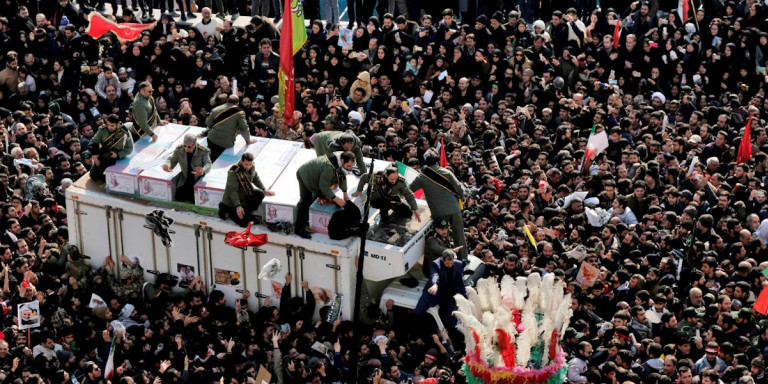 Ιράν: Η σορός του Κ. Σουλεϊμανί μεταφέρθηκε στη γενέτειρά του Κερμάν για την ταφή (Photos) - Media