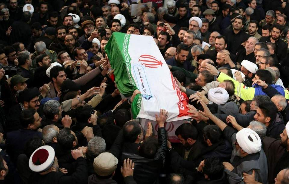 Ιράν: Δεκάδες νεκροί στην κηδεία Σουλεϊμανί - Ποδοπατήθηκαν από το πλήθος (Σκληρές εικόνες/Video) - Media
