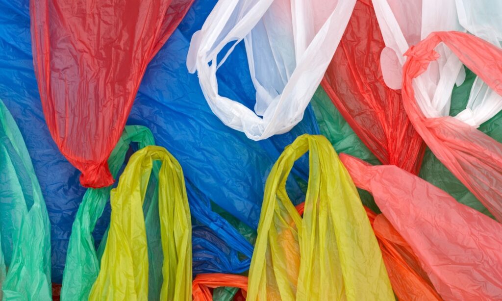 Nέο «χαράτσι» στις πλαστικές σακούλες - Τι προβλέπει το νομοσχέδιο - Media
