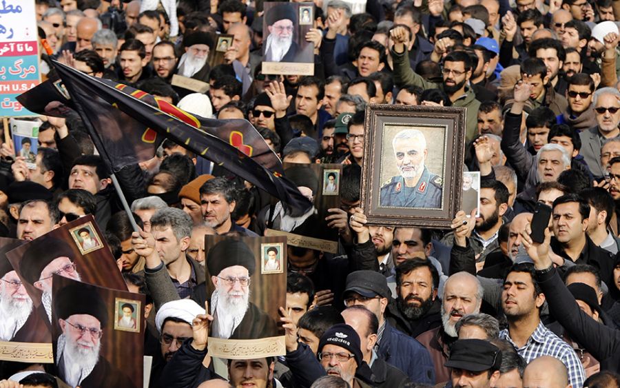 Πλήθος κόσμου στην κηδεία του Σολεϊμανί στη Βαγδάτη - Φόβοι για ανάφλεξη στη Μ. Ανατολή - Media