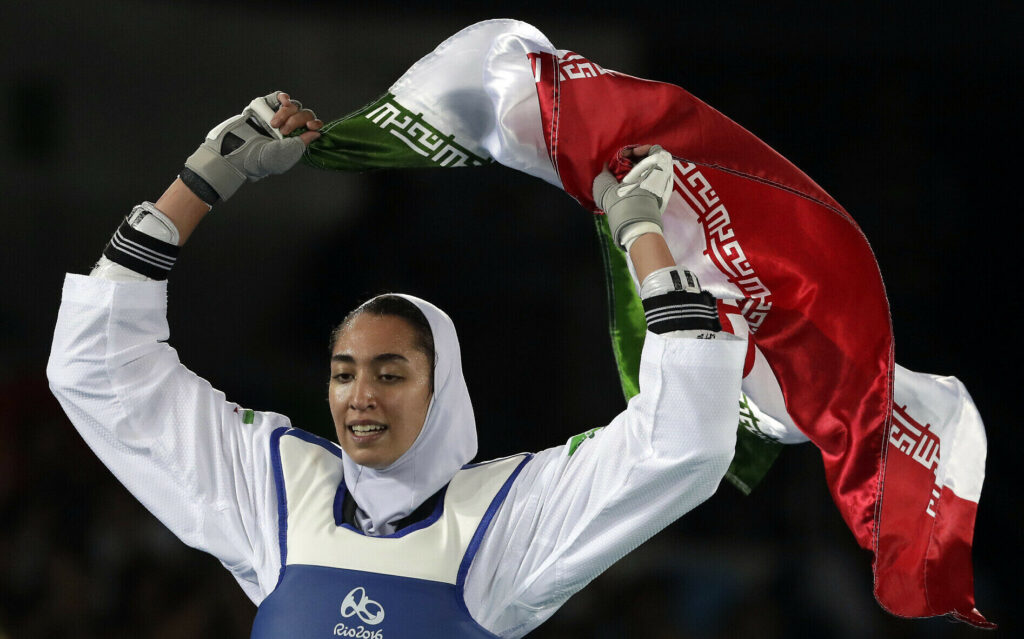 «Καλησπέρα, αντίο ή συλληπητήρια»: Η μοναδική ολυμπιονίκης του Ιράν εγκαταλείπει τη χώρα με δριμύ «κατηγορώ» - Media