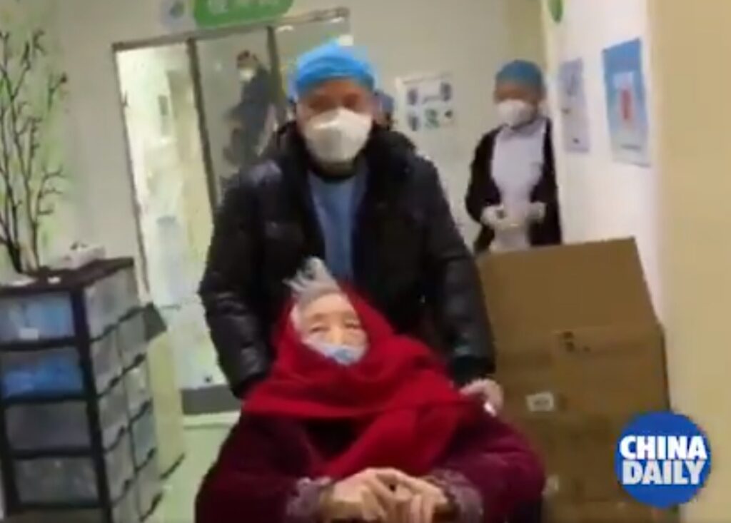 Κίνα: 87χρονη γυναίκα «νίκησε» τον κορονοϊό μετά από 10 μέρες νοσηλείας (Video) - Media