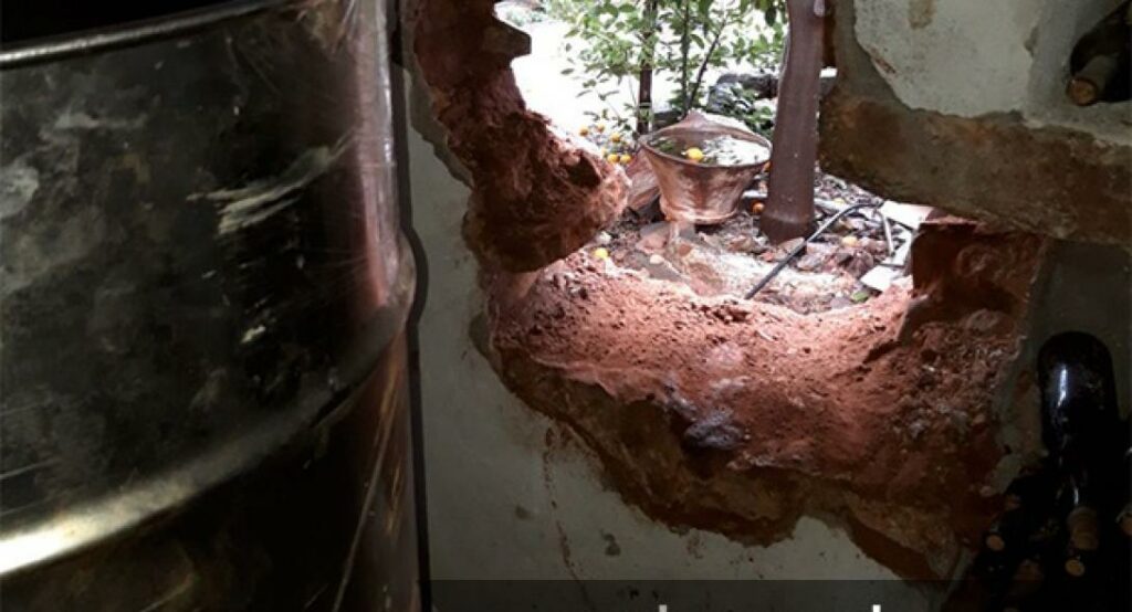 Κρήτη: Έκαναν ριφιφί για να κλέψουν λάδι και ρακί  - Media