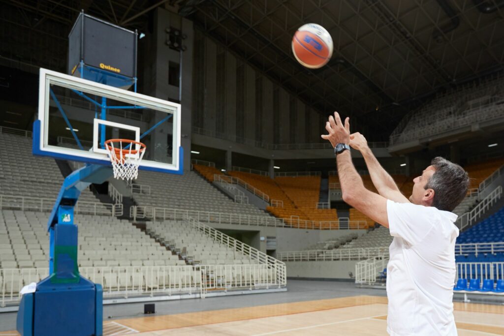 O Kυριάκος πήγε να δει... NBA - Σε ποια ομάδα έφερε καλοτυχία (Video) - Media