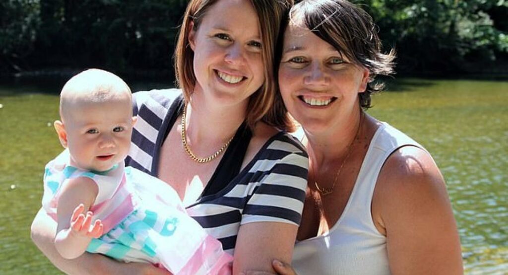 Λεσβία μαμά «το έσκασε» με τον δωρητή σπέρματος - Την αναζητά η Interpol (Photos) - Media