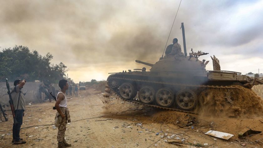 «Ο Χαφτάρ σφυροκοπά την Τρίπολη»: Παραβιάσεις της εκεχειρίας καταγγέλλει η κυβέρνηση της Λιβύης - Media
