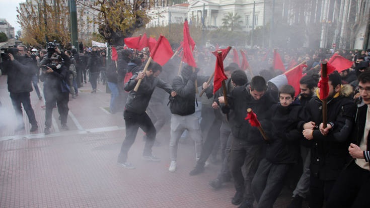 Πανεκπαιδευτικό συλλαλητήριο: Ένταση και χημικά με φοιτητές και ΜΑΤ έξω από την Βουλή (Photos) - Media