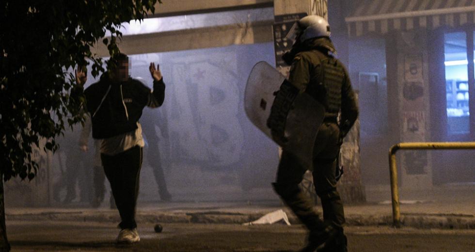 Χτυπήματα, ξεγύμνωμα και προσομοίωση βιασμού από αστυνομικούς – Τι καταγγέλλει το Παρατηρητήριο του Ελσίνκι - Media