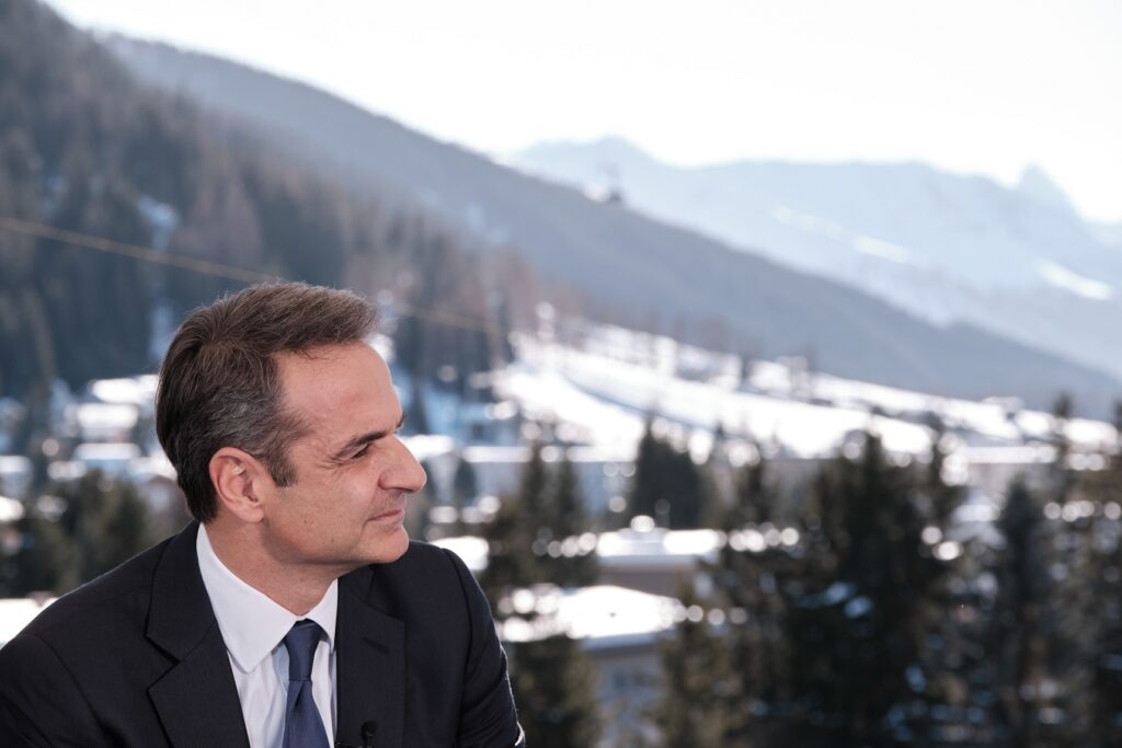 Πώς αποτιμά η κυβέρνηση τις επαφές Μητσοτάκη στο Νταβός - Media