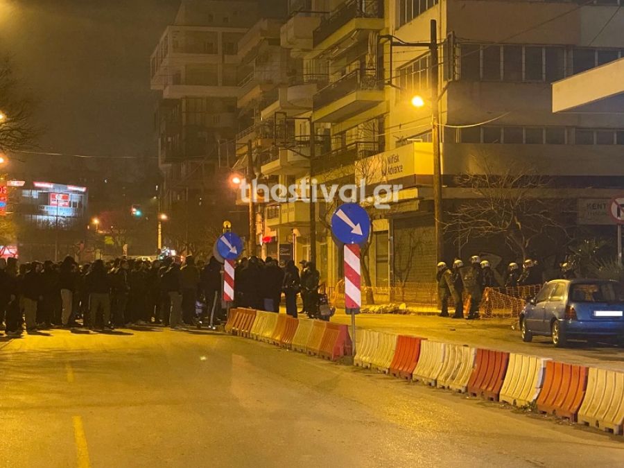 Θεσσαλονίκη: Έξω από τα γραφεία της ΝΔ οπαδοί του ΠΑΟΚ (Video) - Media