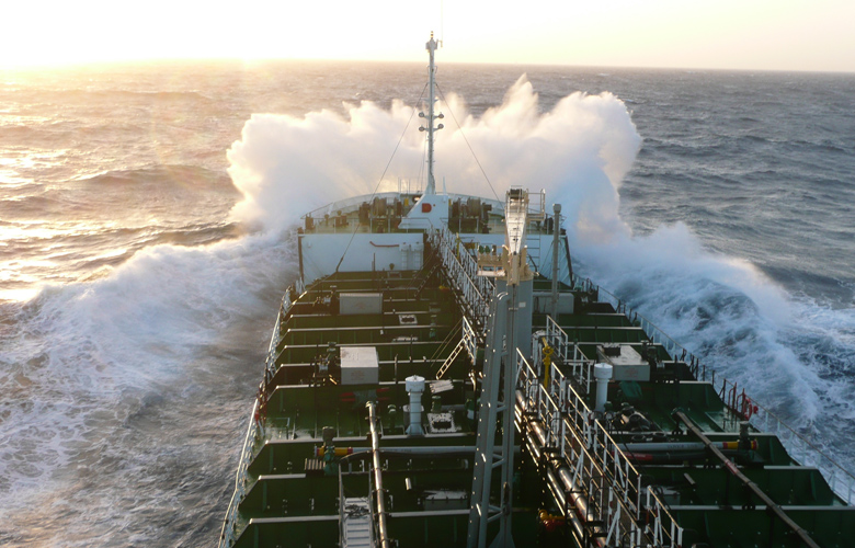 Ακυβέρνητο πλοίο με 22 ναυτικούς στο Μυρτώο πέλαγος - Στην περιοχή πνέουν άνεμοι 10 μποφόρ - Media