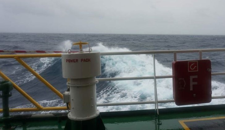 Ακυβέρνητο φορτηγό πλοίο με 14 επιβαίνοντες μεταξύ Ρόδου και Καρπάθου - Media