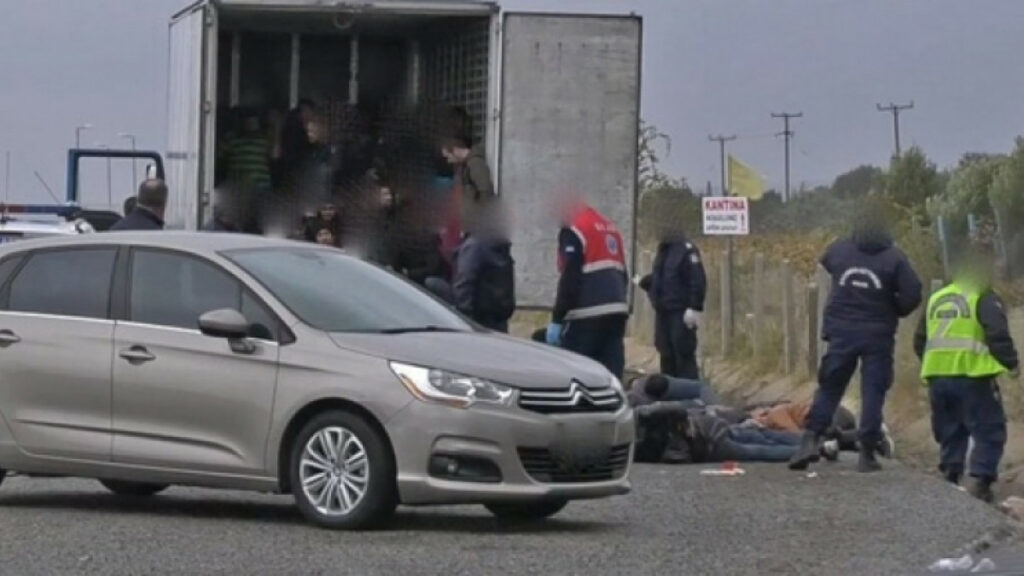 Λάρισα: Πρόσφυγες βρέθηκαν ξεπαγιασμένοι σε νταλίκα - Νόμιζαν ότι πήγαιναν Πάτρα  - Media