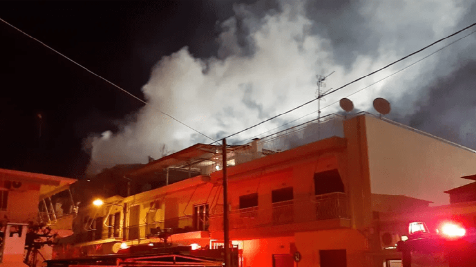Κάηκε διπλοκατοικία στη Ν. Ιωνία Bόλου - Τραυματίστηκε γυναίκα πυροσβέστης - Media