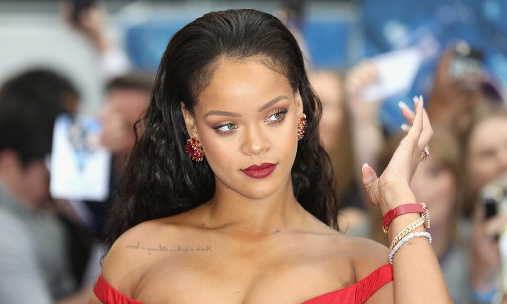Παραλήρημα για τη «ανέγγιχτη» selfie της Rihanna (Photo) - Media