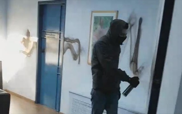 «Ντου» του Ρουβίκωνα στο γραφείο του πρύτανη του Πανεπιστημίου Πειραιά - Media