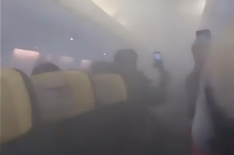«Πανικός» σε πτήση της Ryanair: Η καμπίνα γέμισε καπνούς αμέσως μετά την απογείωση (Video) - Media