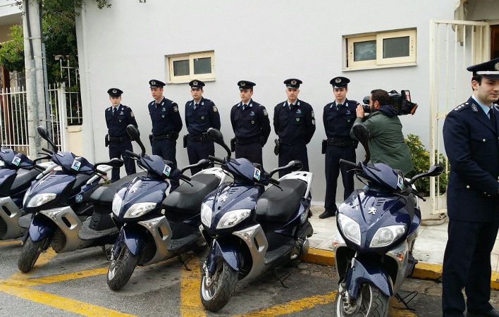 Οι αστυνομικοί με τα σκούτερ βγαίνουν «τσάρκα» στα Εξάρχεια - Media