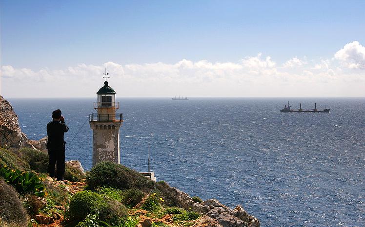 Συνεχίζονται οι έρευνες για τον ναυτικό που έπεσε στη θάλασσα ανοιχτά του Ταινάρου - Media