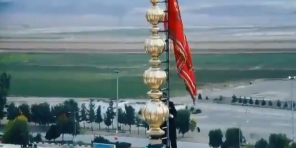 Το «Κόκκινο Λάβαρο του Πολέμου» κυματίζει για πρώτη φορά σε τζαμί του Ιράν - Media