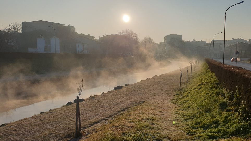 Μυστηριακές εικόνες με τον ποταμό που... άχνισε - Σε ποια περιοχή καταγράφηκε το σπάνιο φαινόμενο (Photos/Video) - Media