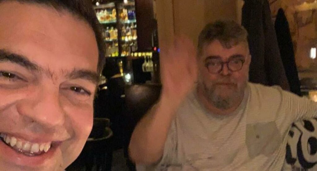 «Εβίβα λοιπόν, κοινοποιώ»: Η σέλφι Τσίπρα - Κραουνάκη (Photo) - Media