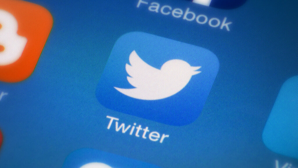 Έχουν κάνει χιλιάδες tweets αλλά θέλουν την κατάργηση του twitter - Media