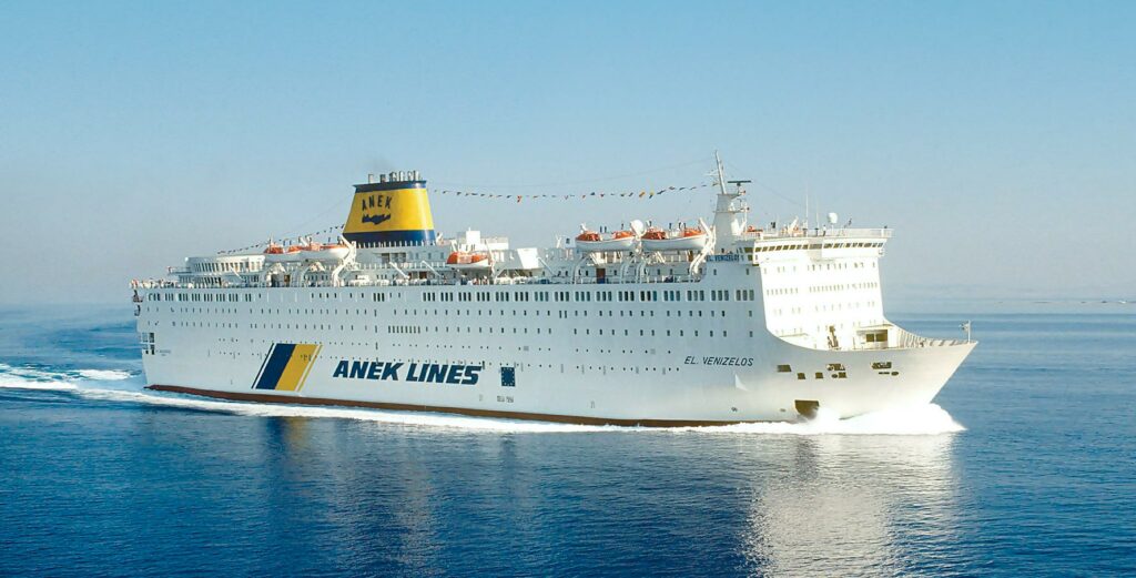 Ελαφρά πρόσκρουση του «Ελ. Βενιζέλος» στο λιμάνι του Πειραιά - Media