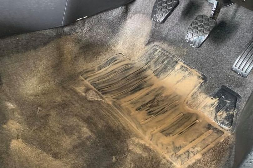 Έφτασε το αυτοκίνητό του σε τέτοια κατάσταση που χρειάστηκαν 7 ημέρες για να καθαριστεί πλήρως (Photos) - Media