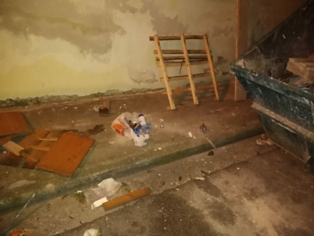 ΚΕΕΡΦΑ: «Μετανάστες δέχτηκαν επίθεση στο σπίτι τους από ομάδα φασιστοειδών στο Περιστέρι» - Media