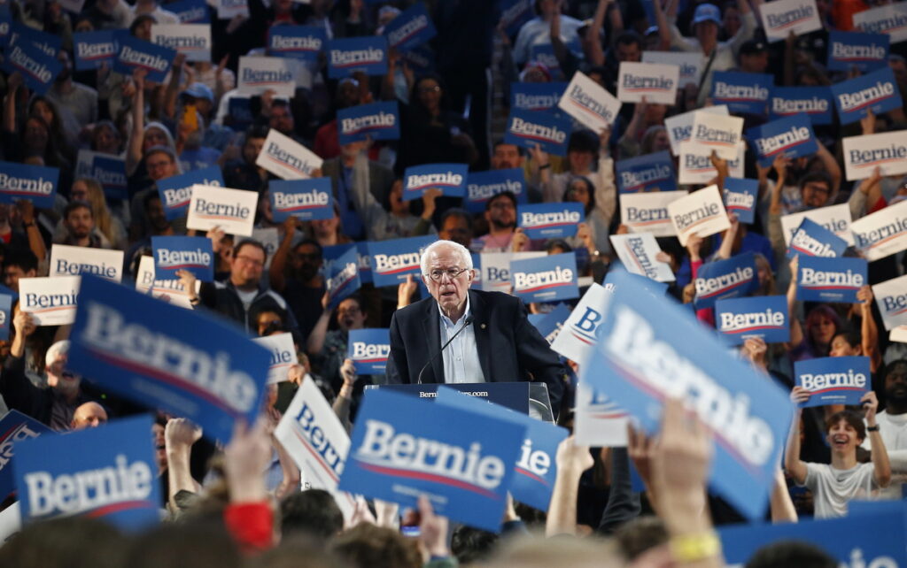 ΗΠΑ: Φαβορί για το χρίσμα των Δημοκρατικών ο Μπέρνι Σάντερς - Ο «σοσιαλιστής» που τρομάζει τους συντηρητικούς - Media